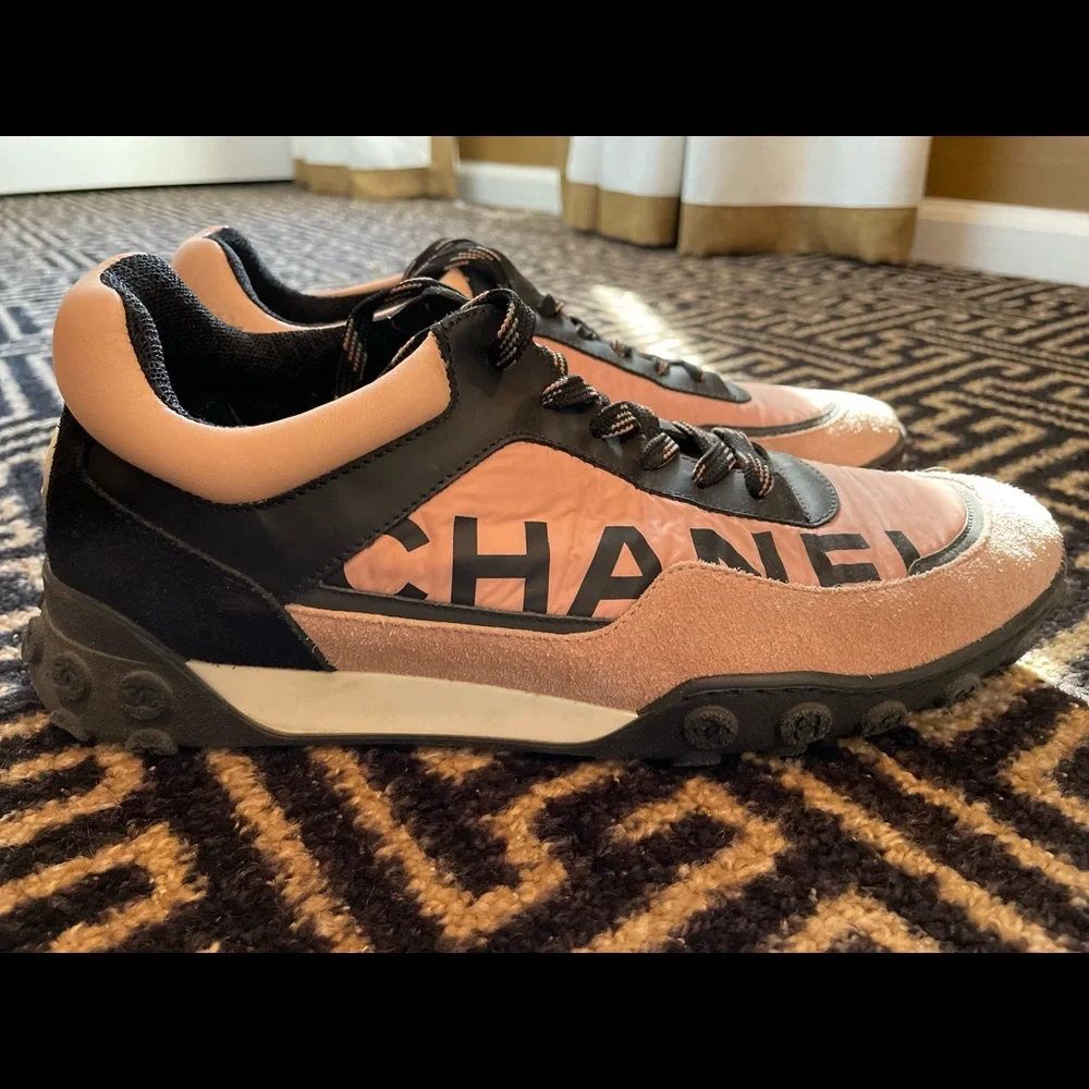 Chanel CC Logo. Nylon and Calfskin Suede Sneakers - Picture 4 of 11